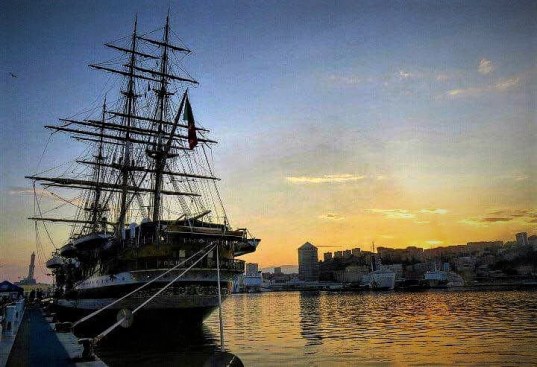 amerigo vespucci alla fonda Stazione Marittima