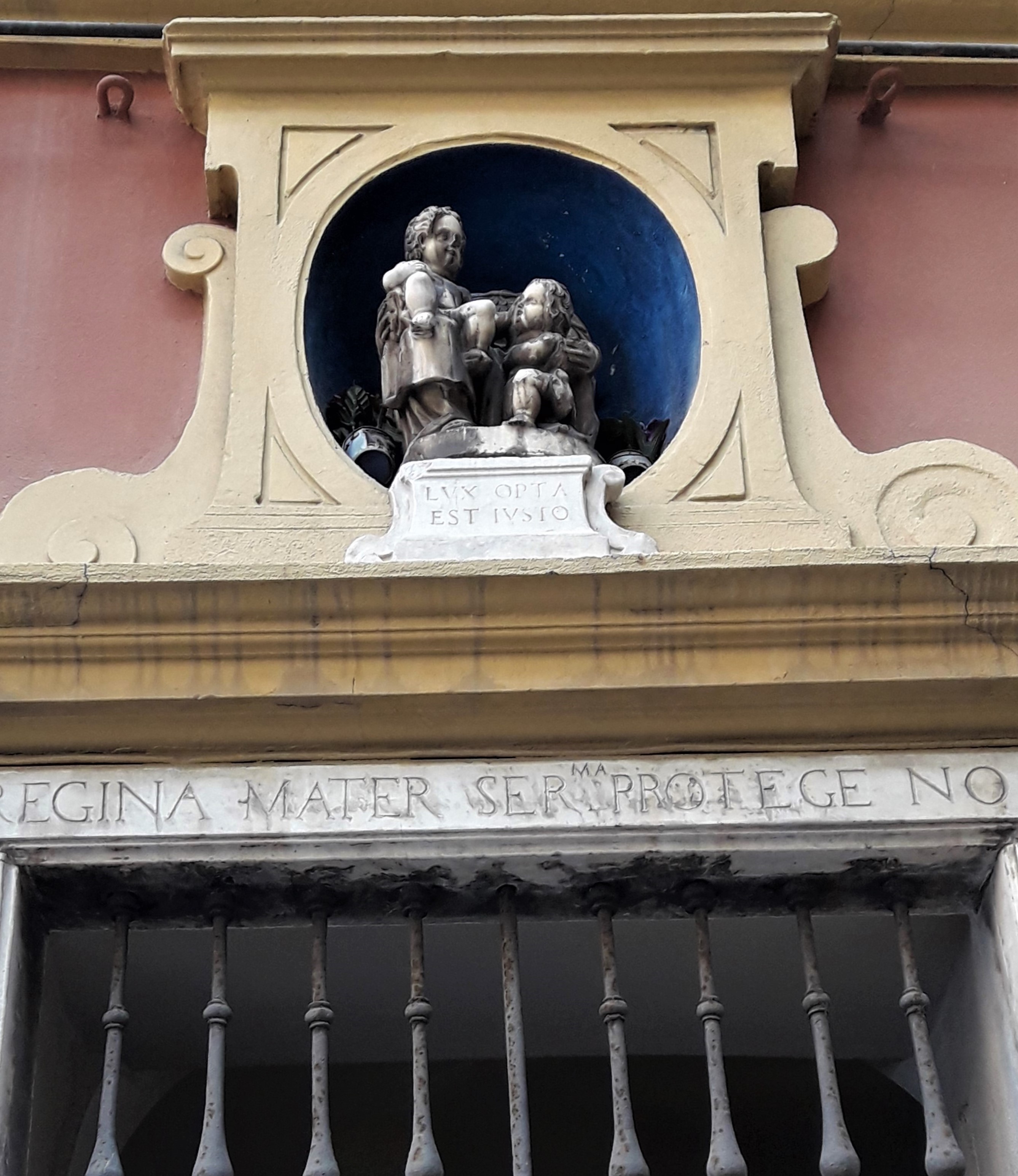 edicola in piazza lavagna